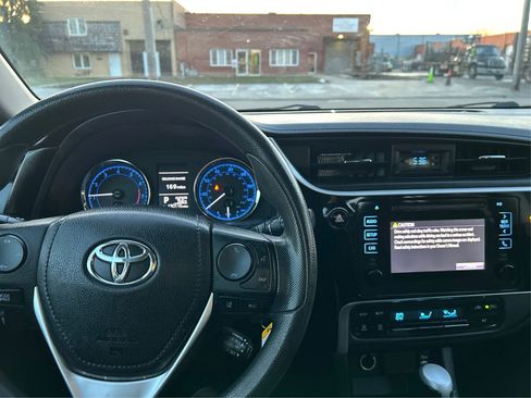 Used 2018 Toyota Corolla LE image 14