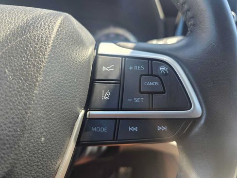 Used 2022 Toyota Highlander LE AWD/4WD image 31