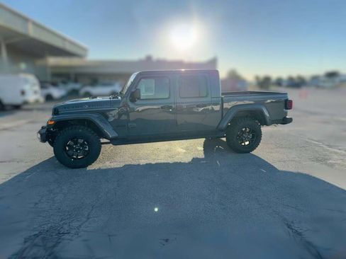 New 2025 Jeep Gladiator Sport image 5