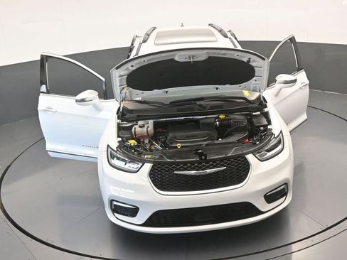 Used 2024 Chrysler Pacifica Pinnacle image 86