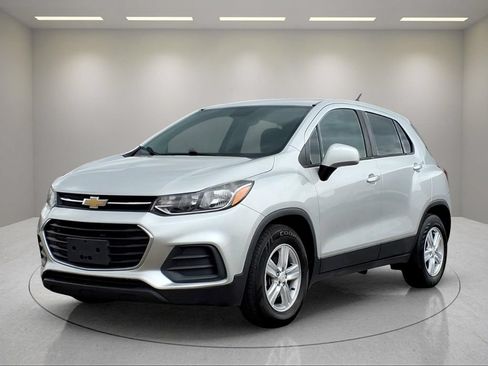 Used 2020 Chevrolet Trax LS w/ Tint and Cruise Package FWD image 1