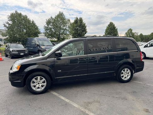 Used 2008 Chrysler Town & Country Touring FWD image 22