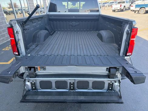Used 2025 Chevrolet Silverado 2500 ZR2 w/ Technology Package AWD/4WD image 51