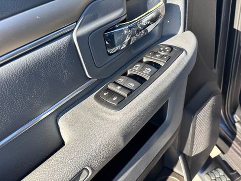 Used 2017 RAM 2500 Big Horn w/ Sport Appearance Group AWD/4WD image 11