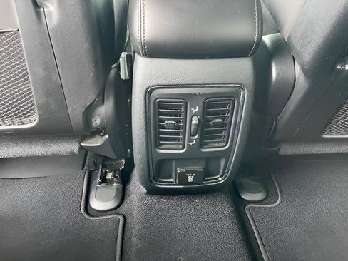 Used 2020 Jeep Grand Cherokee Laredo w/ Security & Convenience Group image 27