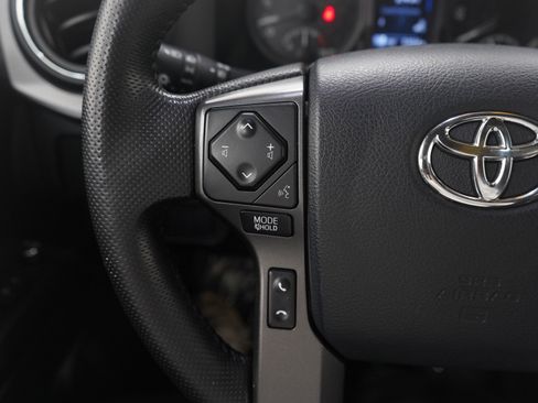 Used 2016 Toyota Tacoma TRD Sport image 23