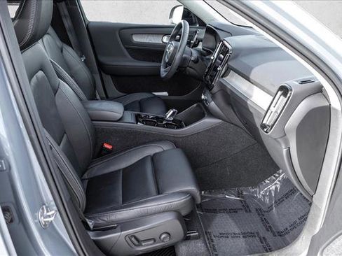 Used 2023 Volvo XC40 B5 Ultimate w/ Protection Package Premier image 26