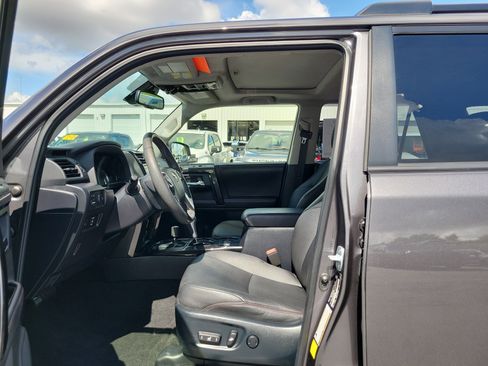 Used 2021 Toyota 4Runner TRD Off-Road Premium w/ Moonroof Package AWD/4WD image 19
