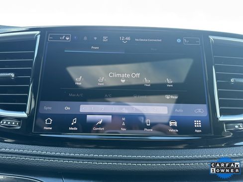 Used 2025 Chrysler Pacifica Limited image 5