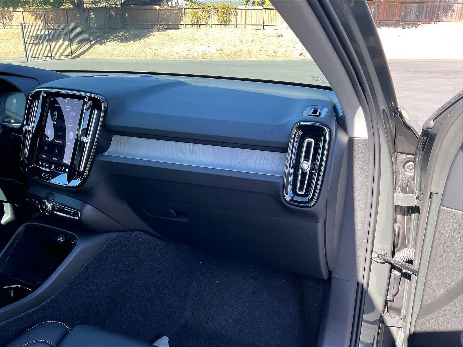 New 2026 Volvo XC40 B5 Plus AWD/4WD image 28