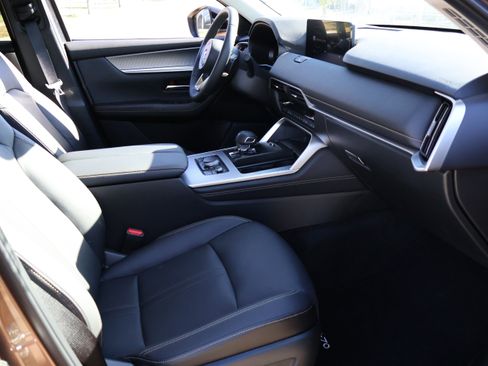 Certified 2025 MAZDA CX-70 3.3 Turbo w/ Premium Package image 11