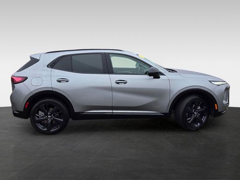 Used 2025 Buick Envision Sport Touring image 3
