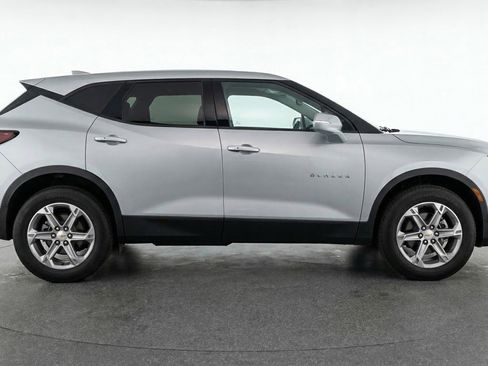 Used 2025 Chevrolet Blazer LT image 11