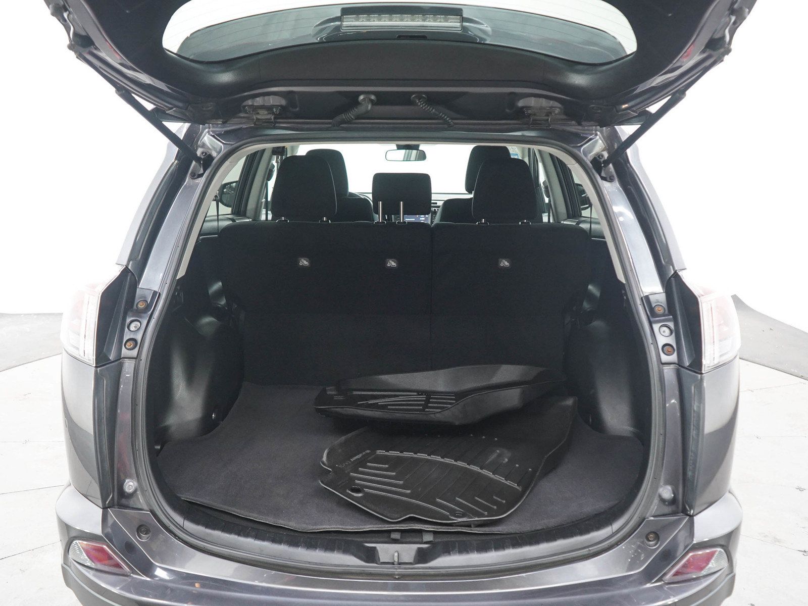 Used 2017 Toyota RAV4 XLE w/ Carpet Mat Package FWD image 16