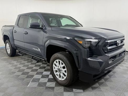 Used 2024 Toyota Tacoma SR5 AWD/4WD image 10