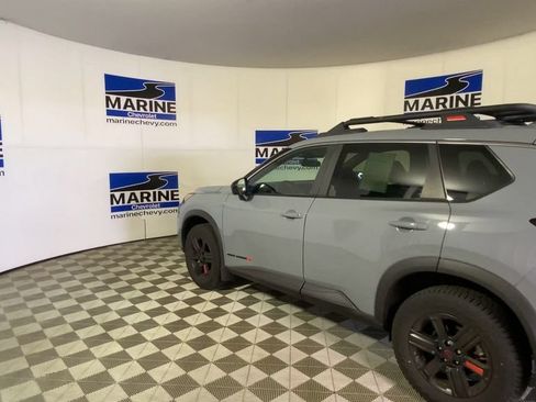 Used 2025 Nissan Rogue SV AWD/4WD image 8