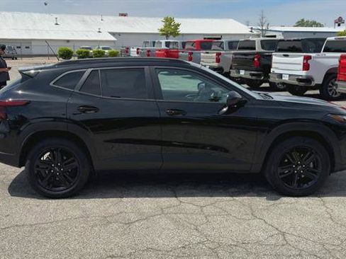 Used 2024 Chevrolet Trax ACTIV w/ Sunroof Package FWD image 9