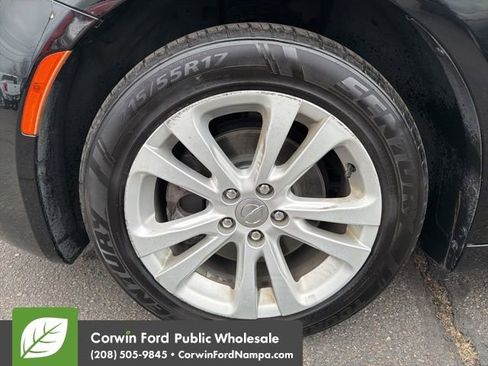 Used 2015 Chrysler 200 Limited image 9