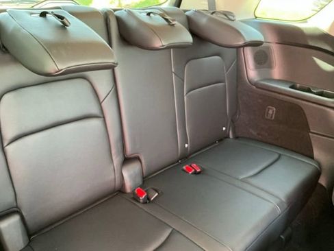 Used 2025 Nissan Pathfinder Platinum FWD image 18