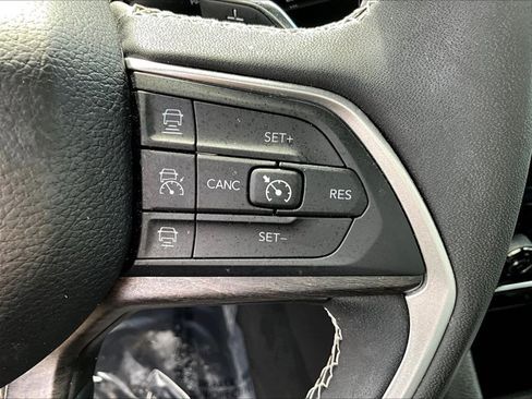 Used 2024 Jeep Grand Cherokee Limited image 20