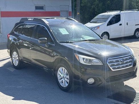 Used 2017 Subaru Outback 2.5i Premium AWD/4WD image 2