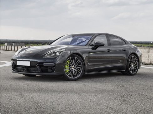 Used 2018 Porsche Panamera RWD image 2