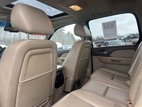 Used 2013 Chevrolet Avalanche LTZ image 11