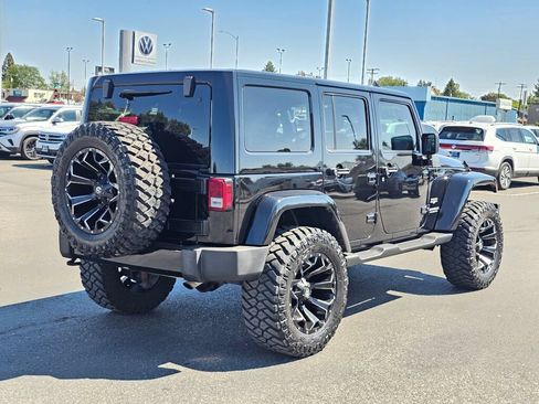 Used 2016 Jeep Wrangler Unlimited Sahara w/ Connectivity Group AWD/4WD image 6