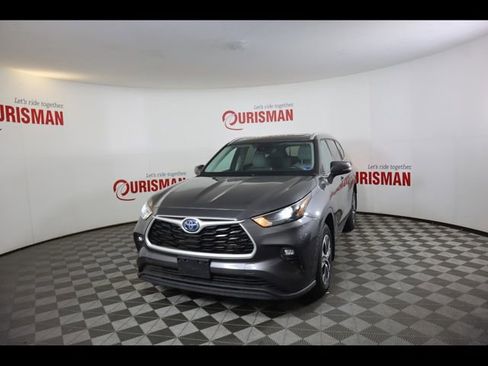 Used 2022 Toyota Highlander XLE AWD/4WD image 1