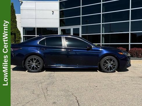 Used 2022 Toyota Camry SE w/ Carpet Mat Package (TMS) FWD image 2