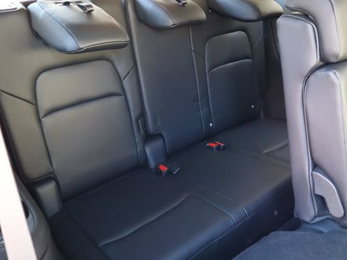 Used 2024 Nissan Pathfinder SL w/ Lighting Package (N92) FWD image 19