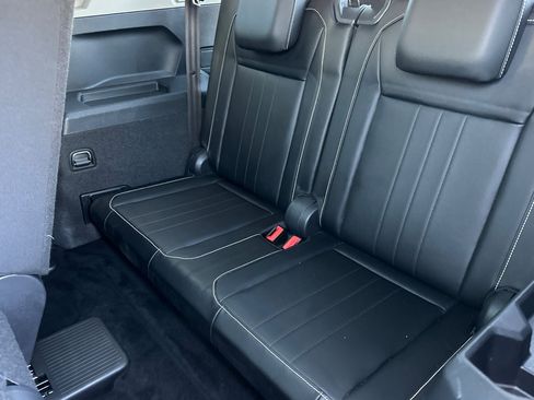 Used 2022 Volkswagen Tiguan SE w/ Panoramic Sunroof Package image 15