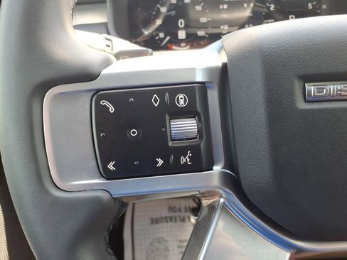 Used 2025 Land Rover Discovery Dynamic SE AWD/4WD image 19
