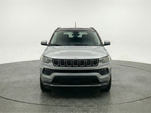 Used 2025 Jeep Compass Limited AWD/4WD image 2