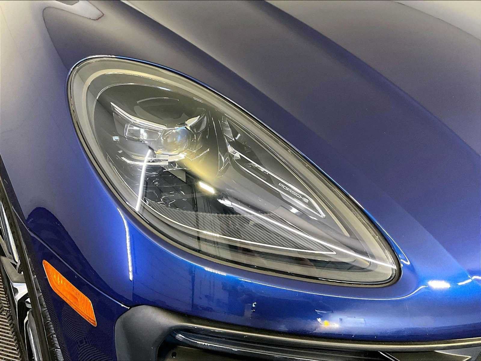 Certified 2024 Porsche Macan AWD/4WD image 12