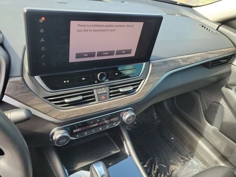 Used 2024 Nissan Altima 2.5 SL FWD image 16