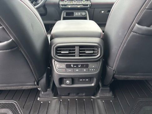 Used 2025 Honda Pilot Black Edition image 24