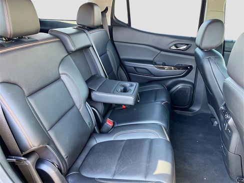 Used 2022 GMC Acadia AT4 w/ Technology Package image 30