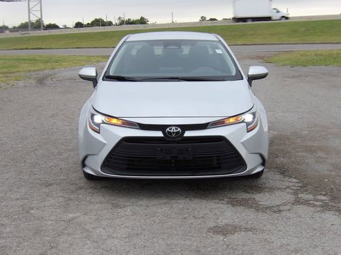 Used 2025 Toyota Corolla LE FWD image 3
