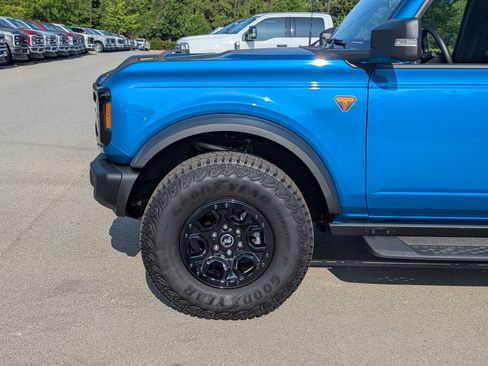 Certified 2025 Ford Bronco Badlands AWD/4WD image 11