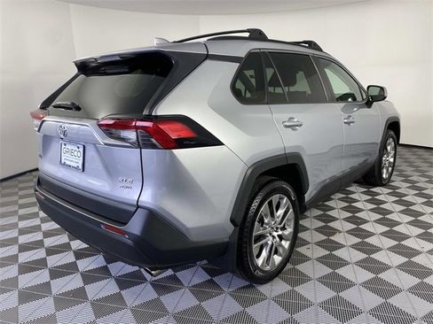 Used 2019 Toyota RAV4 XLE Premium image 9