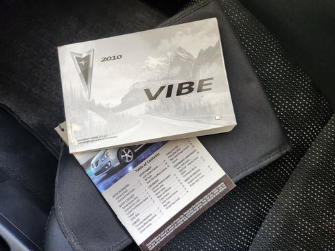 Used 2010 Pontiac Vibe w/ Sun And Sound Package image 16