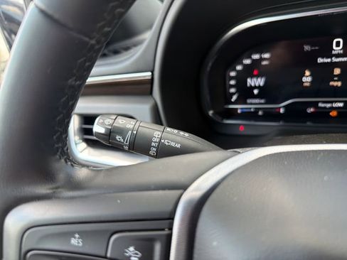 Used 2023 GMC Yukon SLE AWD/4WD image 16