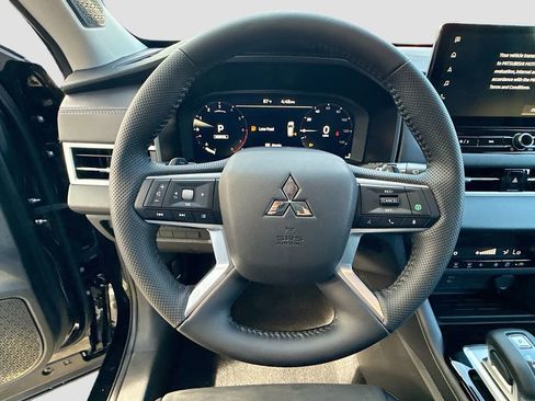 New 2025 Mitsubishi Outlander SE image 11