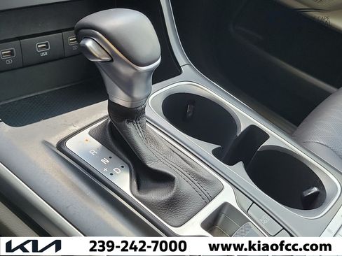 Used 2024 Kia Carnival LX FWD image 29