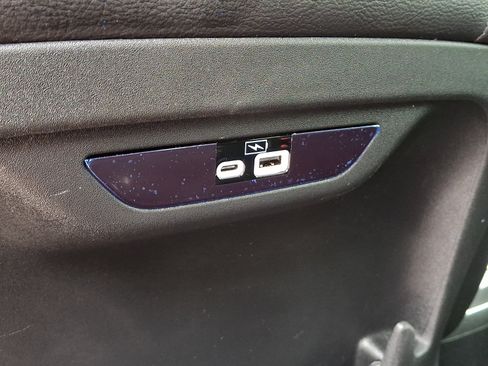 Used 2022 Chrysler Pacifica Touring-L w/ S Appearance Package FWD image 12