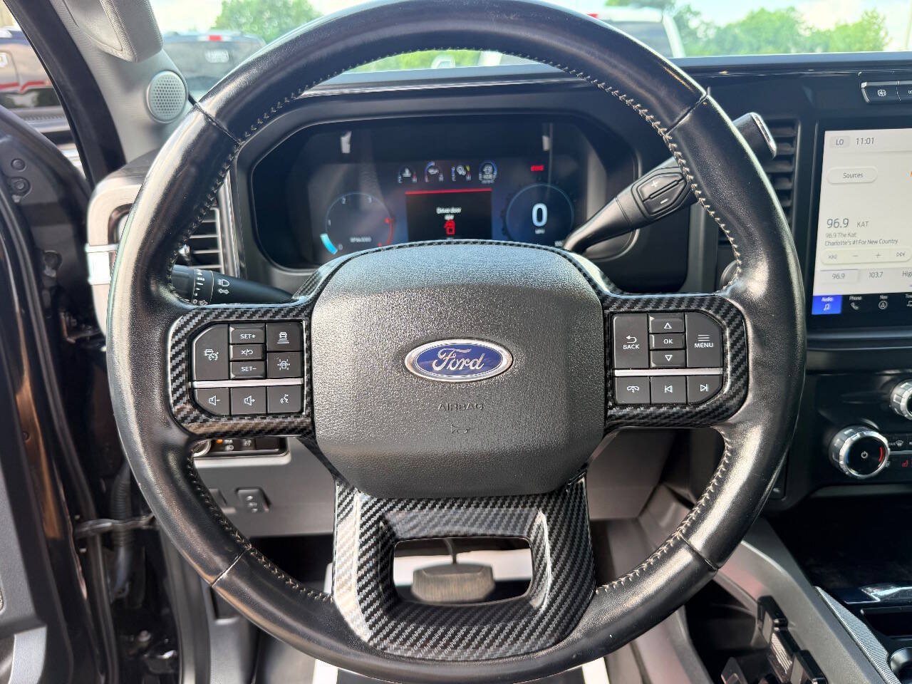Used 2023 Ford F250 Lariat w/ Lariat Ultimate Package AWD/4WD image 27