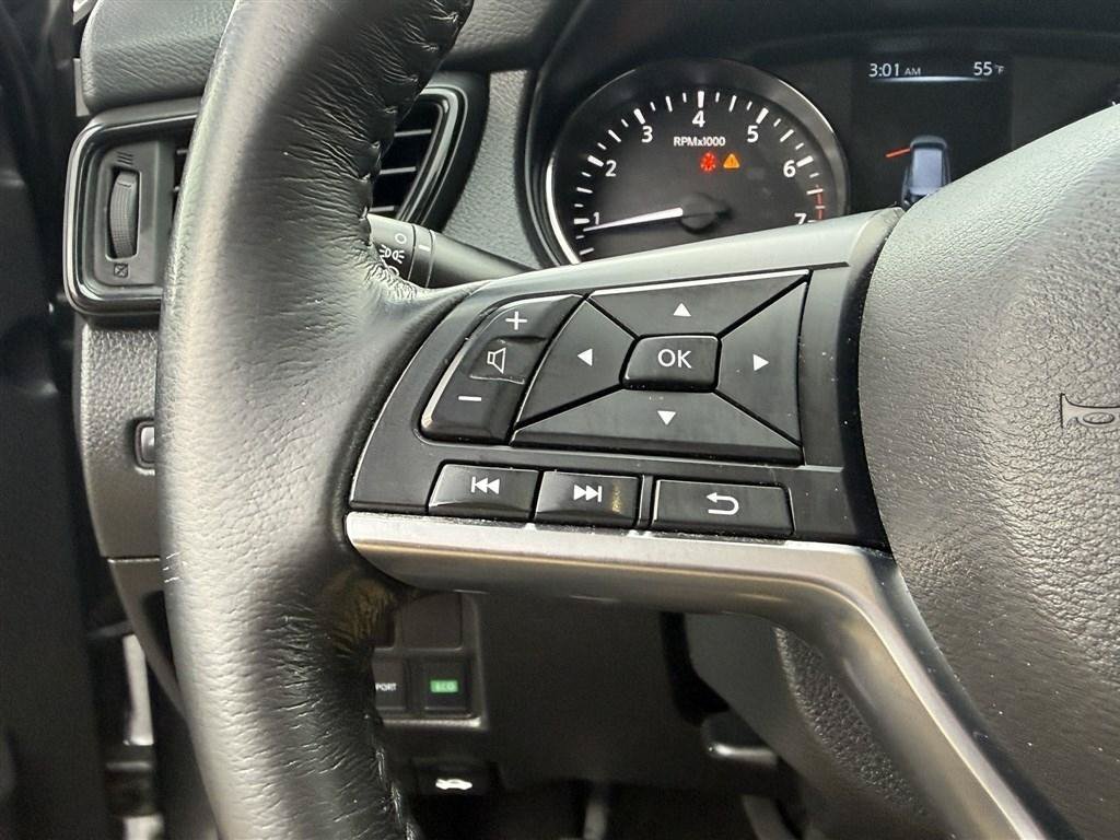 Used 2017 Nissan Rogue SV AWD/4WD image 27