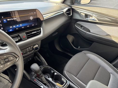 Used 2025 Chevrolet TrailBlazer LS w/ LS Convenience Package image 18