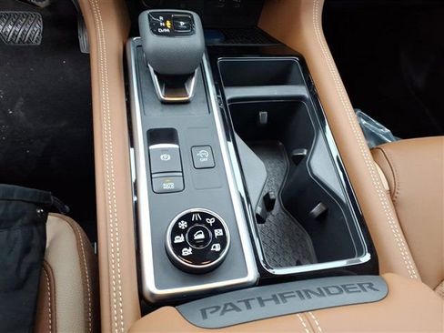 New 2026 Nissan Pathfinder Platinum image 14